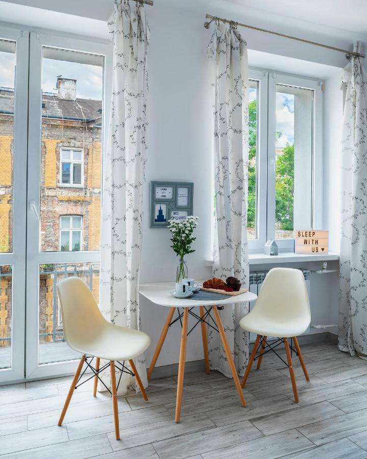 Emilii Plater 12: Central Apartment with Balcony Warsaw Exterior photo