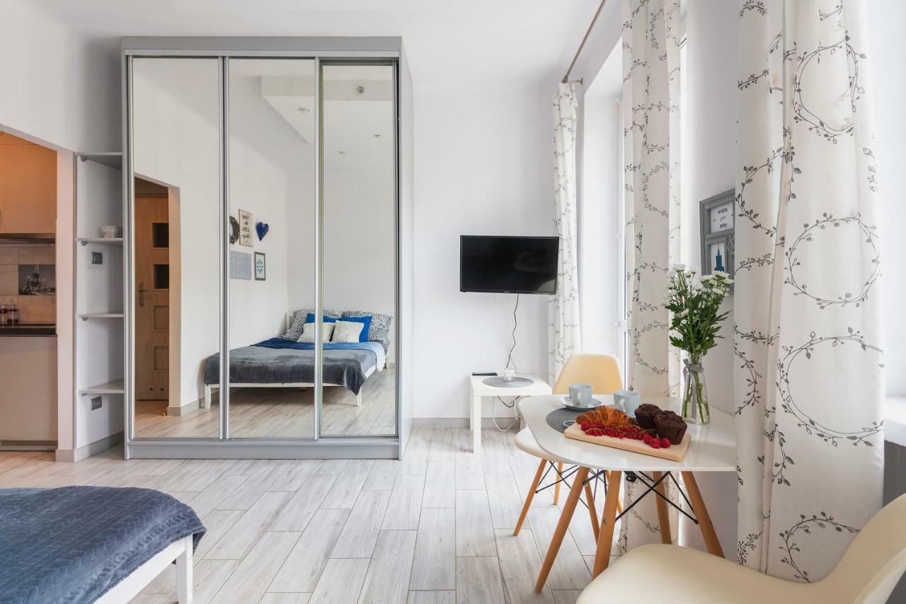 Emilii Plater 12: Central Apartment with Balcony Warsaw Exterior photo